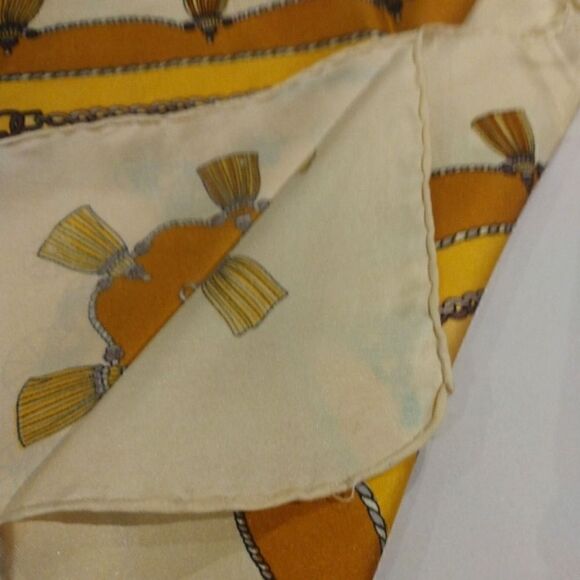 Vintage 💯 Silk Scarf Rolled Hem Caleche - Picture 8 of 9